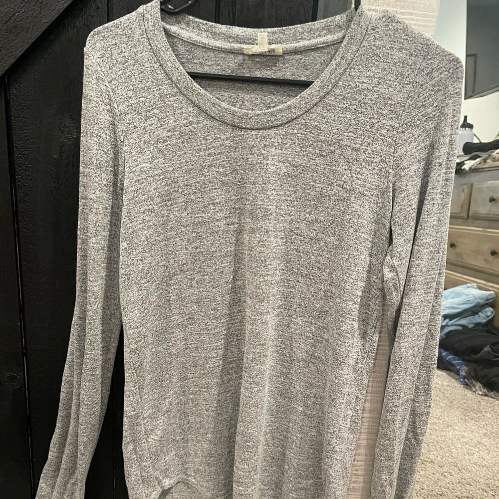 Aritzia Soft Grey long sleeve